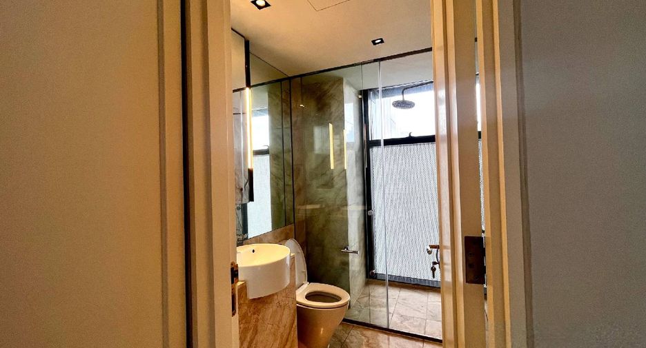 For rent 3 bedrooms condo in Sathon, Bangkok