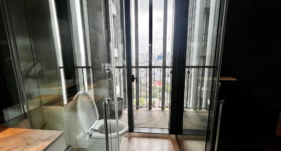 For rent 3 bedrooms condo in Sathon, Bangkok