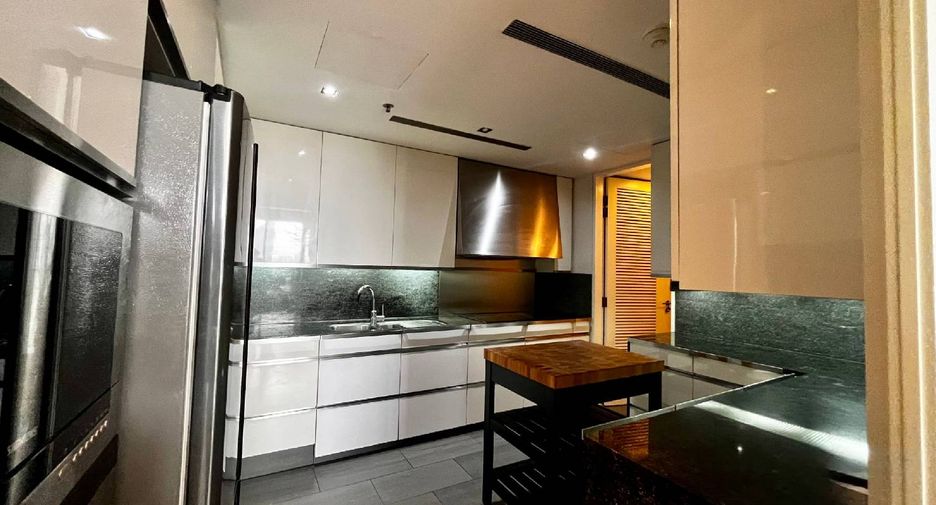 For rent 3 bedrooms condo in Sathon, Bangkok