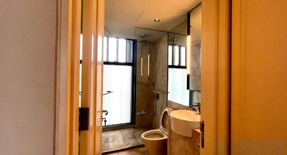 For rent 3 bedrooms condo in Sathon, Bangkok