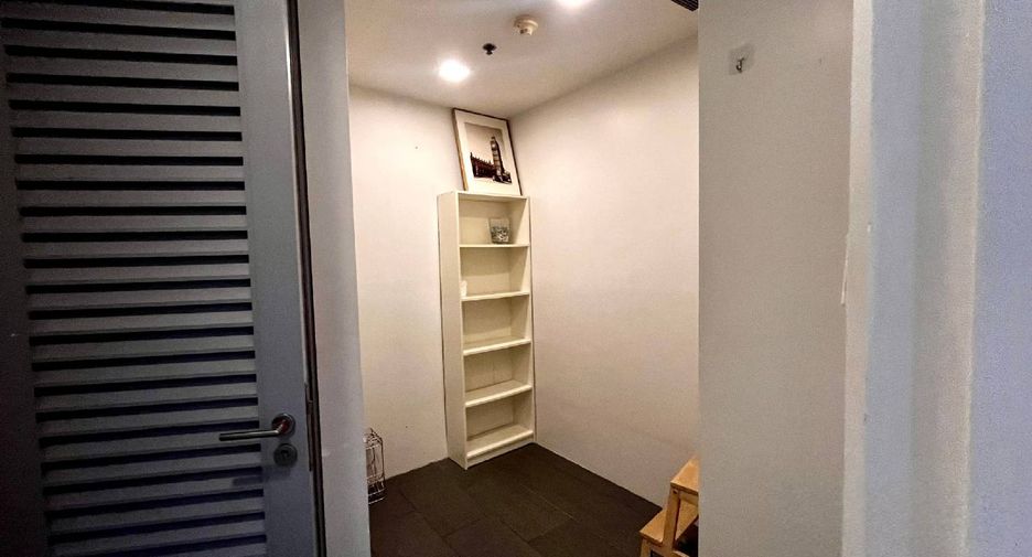 For rent 3 bedrooms condo in Sathon, Bangkok