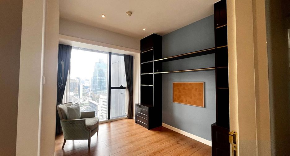 For rent 3 bedrooms condo in Sathon, Bangkok