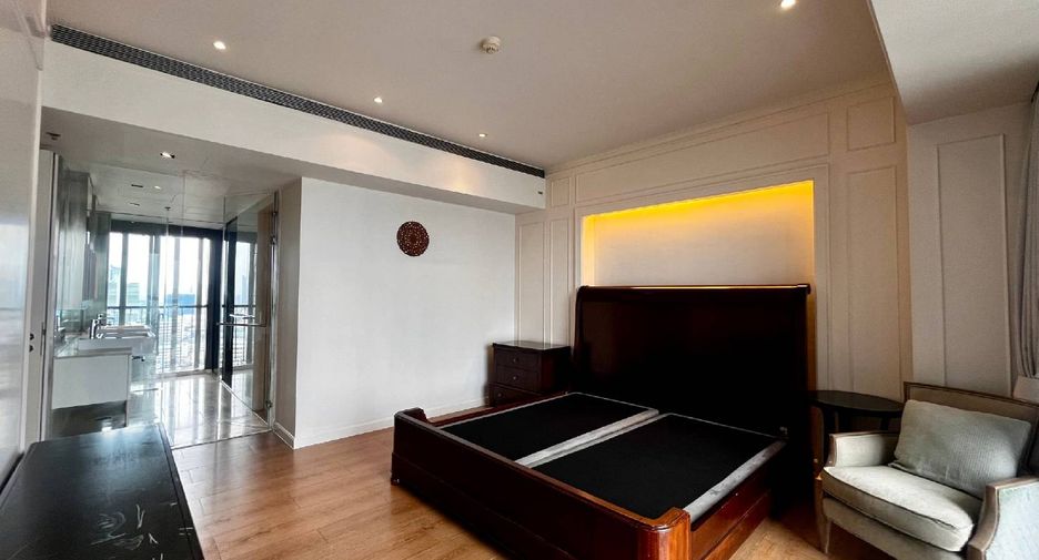 For rent 3 bedrooms condo in Sathon, Bangkok