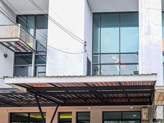 For rent 3 bedrooms office in Watthana, Bangkok