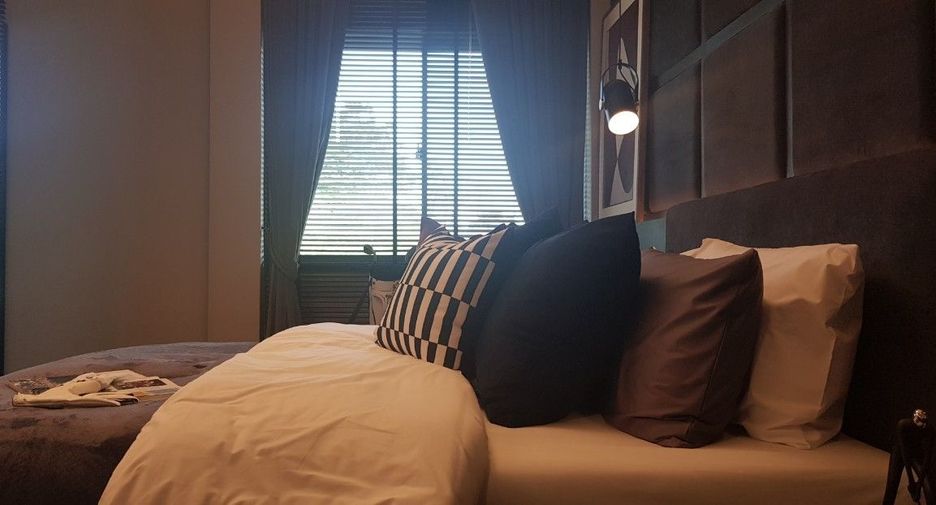 For sale 5 bedrooms house in Mueang Samut Prakan, Samut Prakan