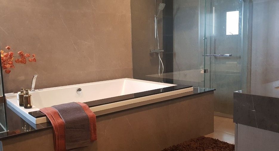 For sale 5 bedrooms house in Mueang Samut Prakan, Samut Prakan
