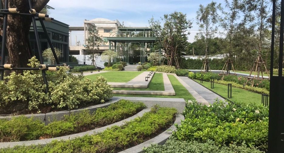 For sale 5 bedrooms house in Mueang Samut Prakan, Samut Prakan