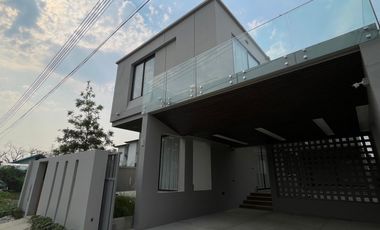 Villa zum Kauf mit 4 Zimmer in San Kamphaeng, Chiang Mai