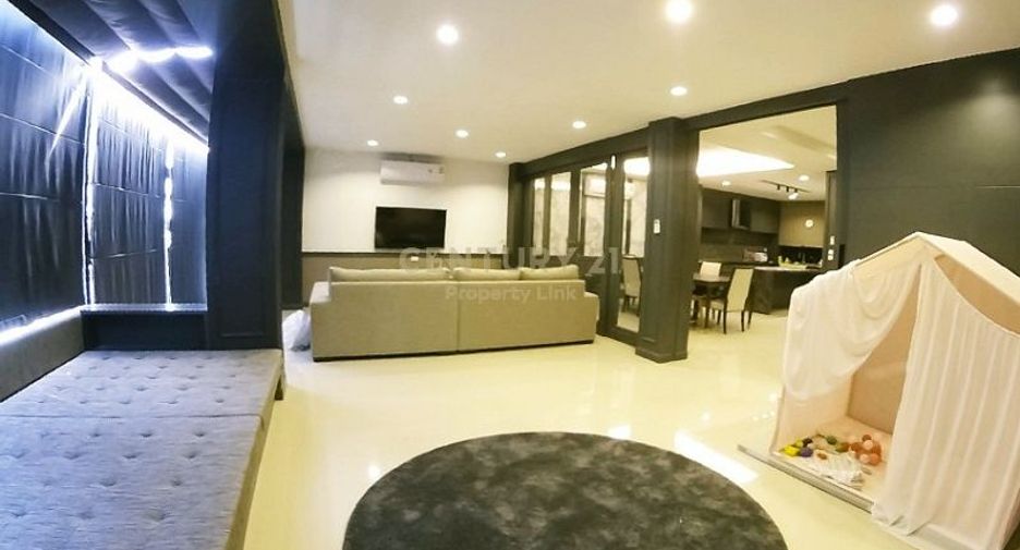 For sale 6 bedrooms townhouse in Huai Khwang, Bangkok