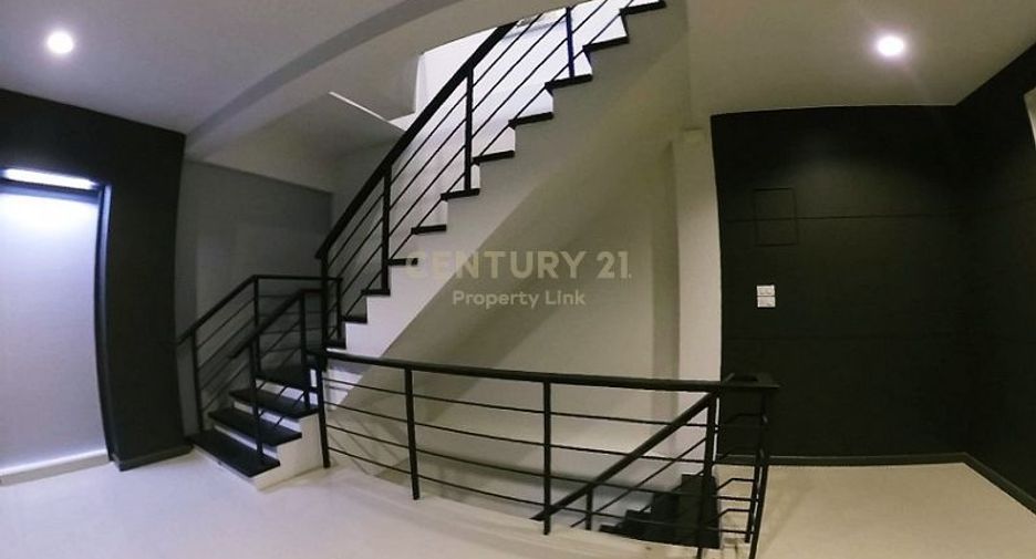 For sale 6 bedrooms townhouse in Huai Khwang, Bangkok