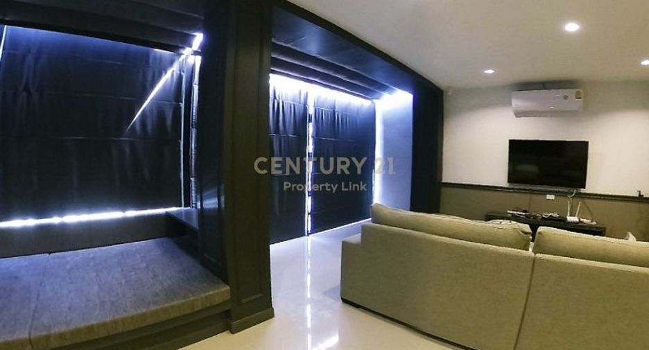 For sale 6 bedrooms townhouse in Huai Khwang, Bangkok