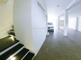 For sale 6 bedrooms townhouse in Huai Khwang, Bangkok