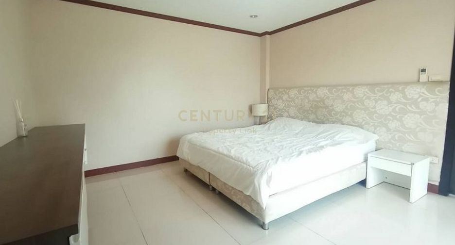 For rent 9 ベッドルーム serviced apartment in Watthana, Bangkok