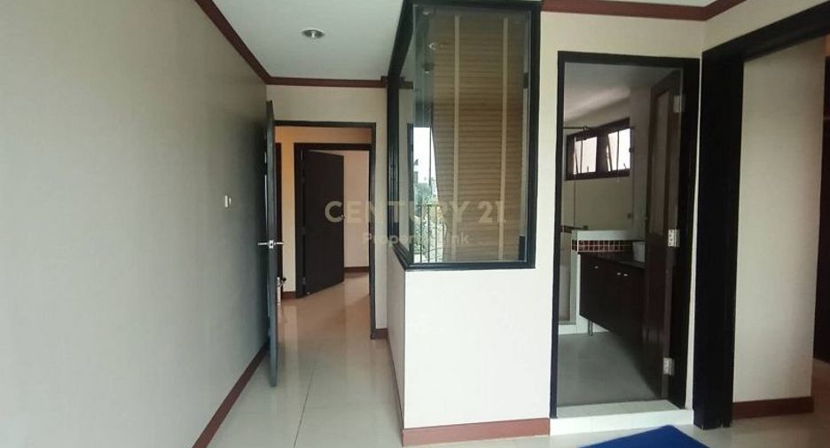 For rent 9 ベッドルーム serviced apartment in Watthana, Bangkok