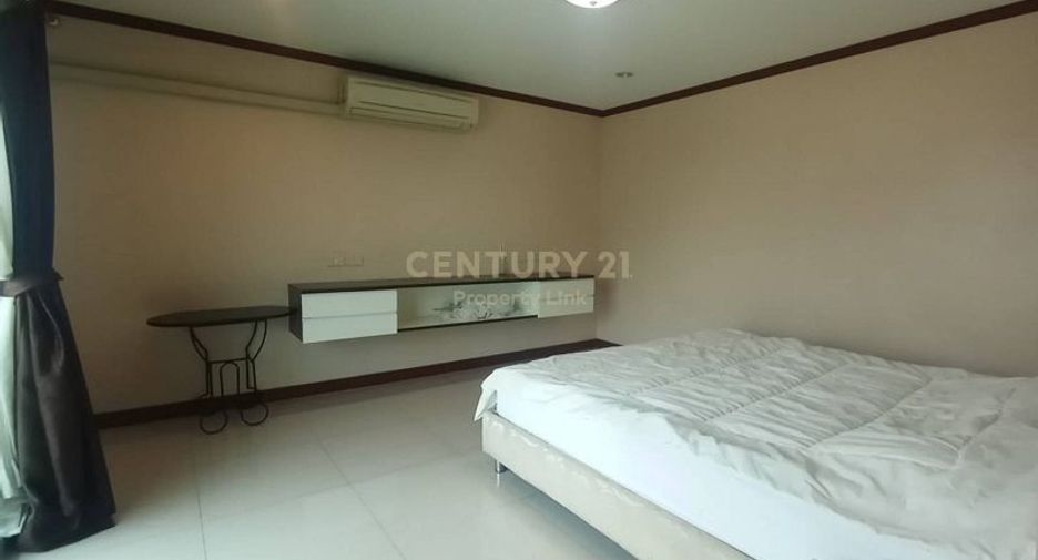 For rent 9 ベッドルーム serviced apartment in Watthana, Bangkok