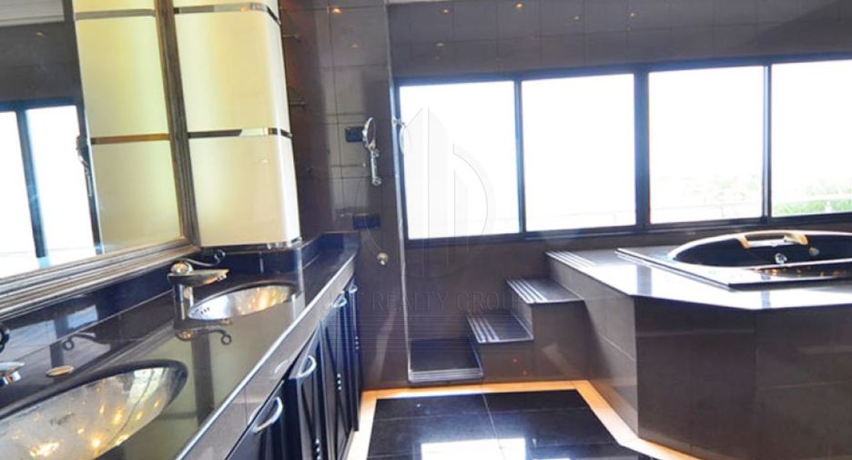 For sale 5 bedrooms condo in Sathon, Bangkok