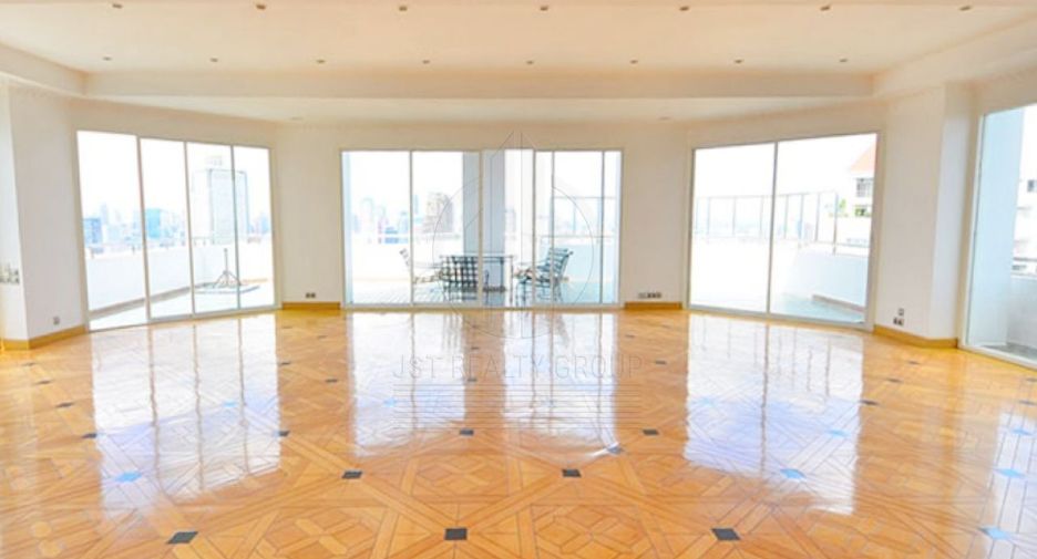 For sale 5 bedrooms condo in Sathon, Bangkok