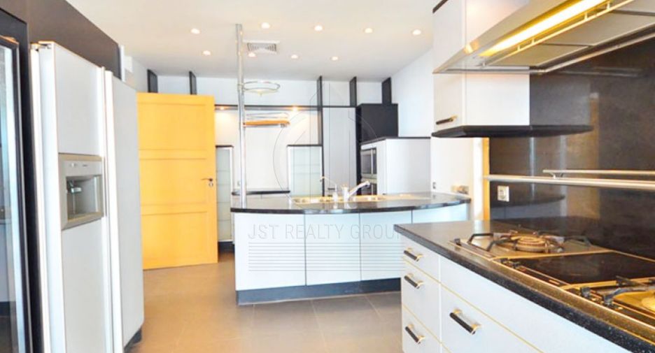 For sale 5 bedrooms condo in Sathon, Bangkok