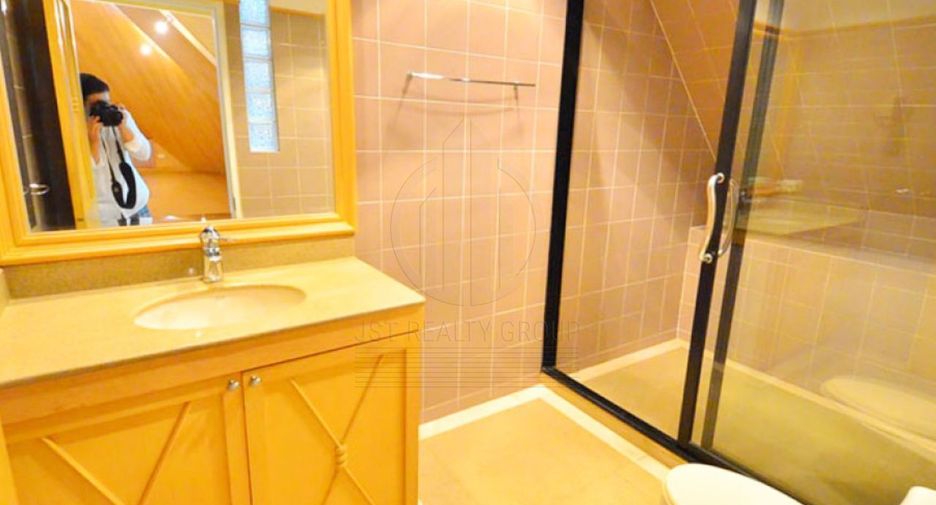 For sale 5 bedrooms condo in Sathon, Bangkok