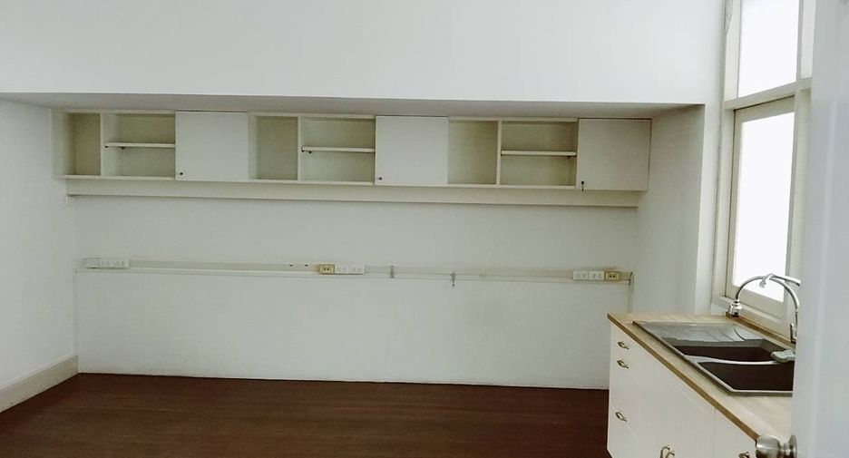 ให้เช่า 2 ห้องนอน บ้านเดี่ยว ใน วัฒนา, กรุงเทพฯ