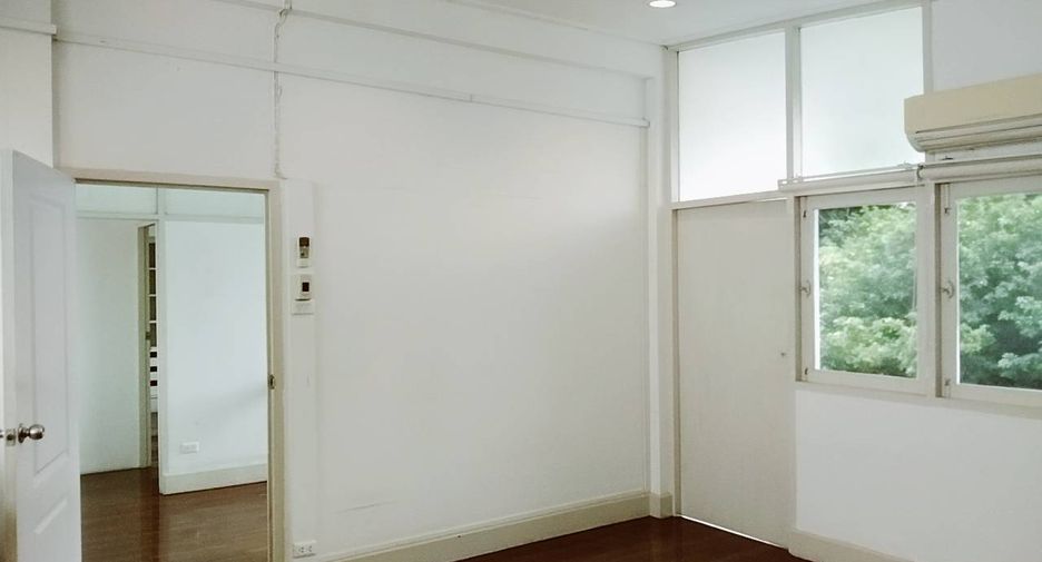 ให้เช่า 2 ห้องนอน บ้านเดี่ยว ใน วัฒนา, กรุงเทพฯ