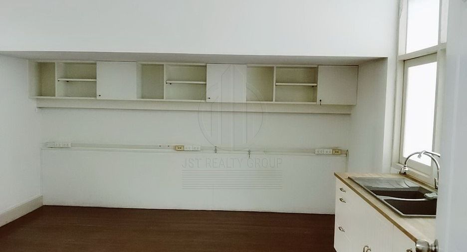 ให้เช่า 2 ห้องนอน บ้านเดี่ยว ใน วัฒนา, กรุงเทพฯ