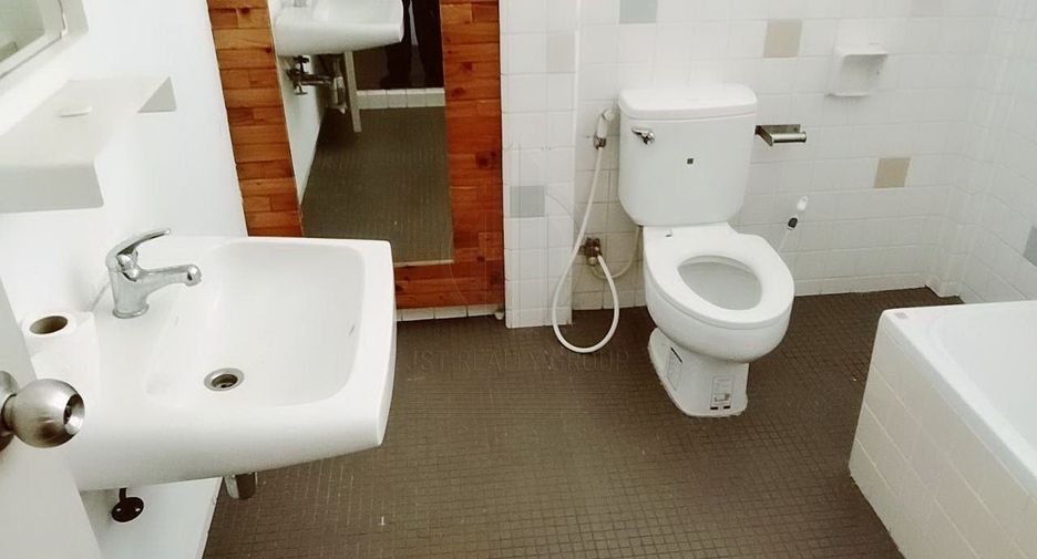 ให้เช่า 2 ห้องนอน บ้านเดี่ยว ใน วัฒนา, กรุงเทพฯ
