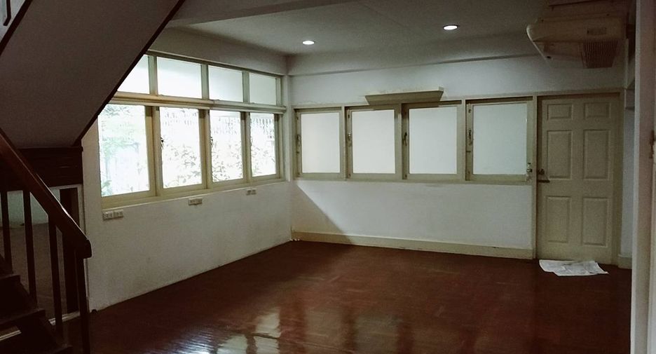 ให้เช่า 2 ห้องนอน บ้านเดี่ยว ใน วัฒนา, กรุงเทพฯ