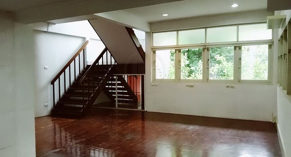 ให้เช่า 2 ห้องนอน บ้านเดี่ยว ใน วัฒนา, กรุงเทพฯ