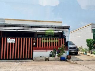 For sale 2 bed townhouse in Ban Phaeo, Samut Sakhon