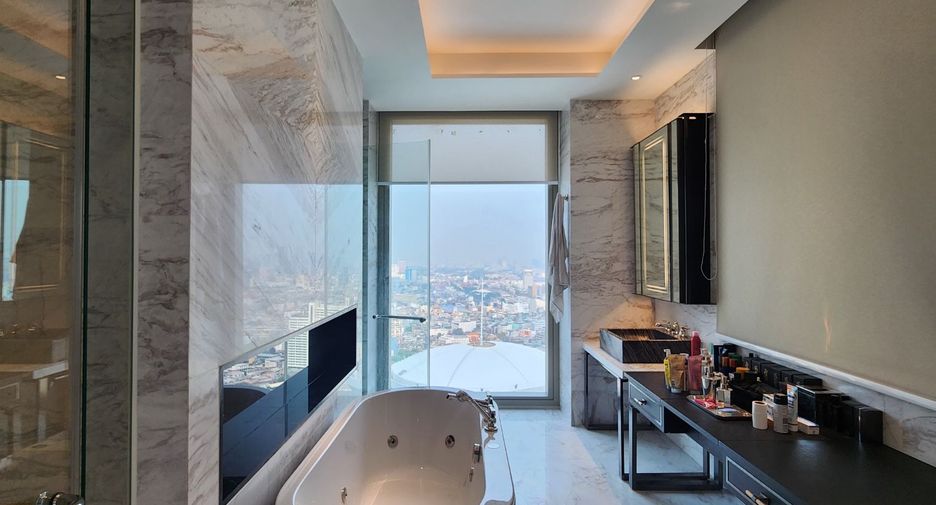 For rent そして for sale 3 ベッドルーム condo in Khlong San, Bangkok