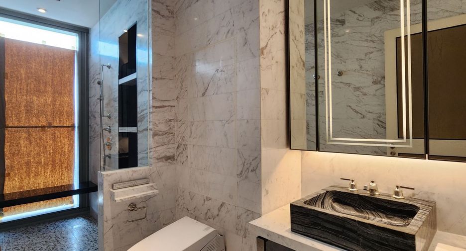 For rent そして for sale 3 ベッドルーム condo in Khlong San, Bangkok