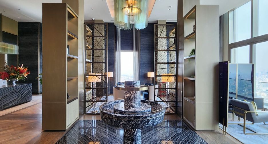 For rent そして for sale 3 ベッドルーム condo in Khlong San, Bangkok
