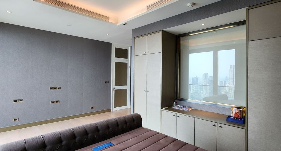 For rent そして for sale 3 ベッドルーム condo in Khlong San, Bangkok