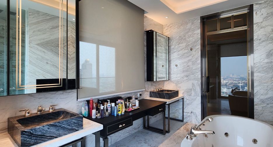 For rent そして for sale 3 ベッドルーム condo in Khlong San, Bangkok