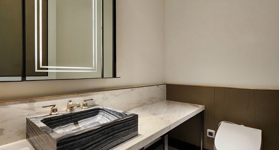 For rent そして for sale 3 ベッドルーム condo in Khlong San, Bangkok