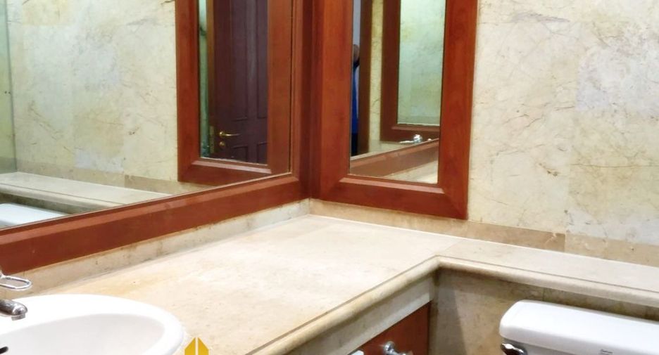 For sale 3 bedrooms condo in Pathum Wan, Bangkok