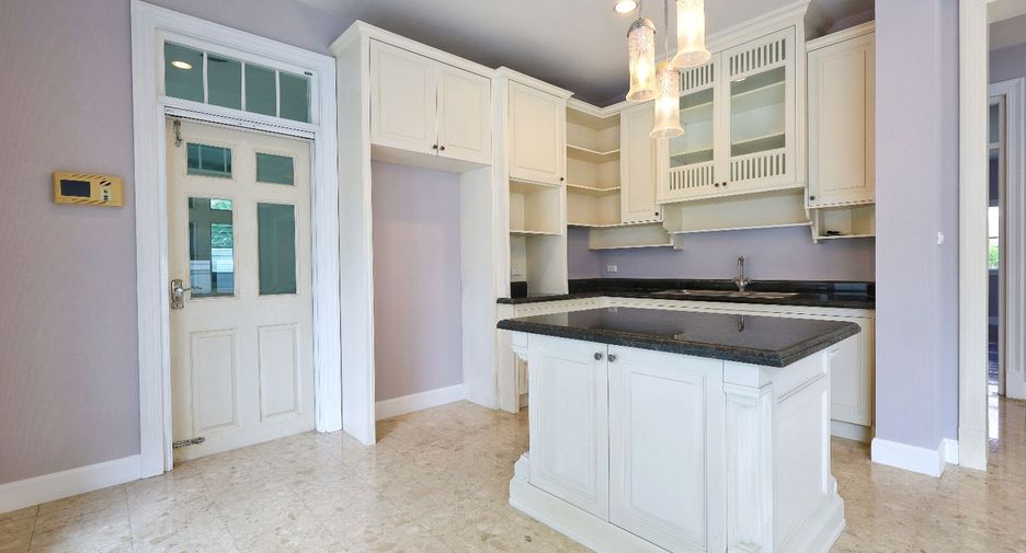 For sale 4 bedrooms house in Phasi Charoen, Bangkok