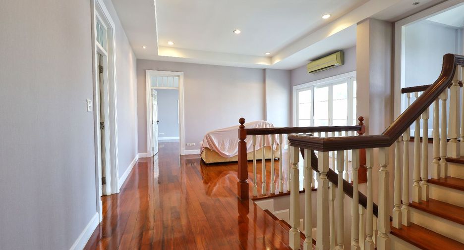 For sale 4 bedrooms house in Phasi Charoen, Bangkok