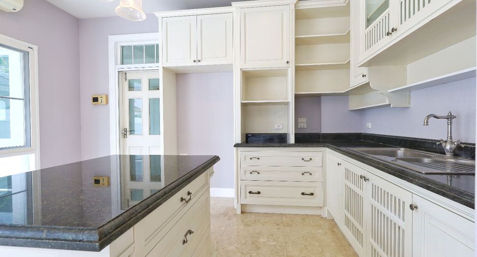 For sale 4 bedrooms house in Phasi Charoen, Bangkok