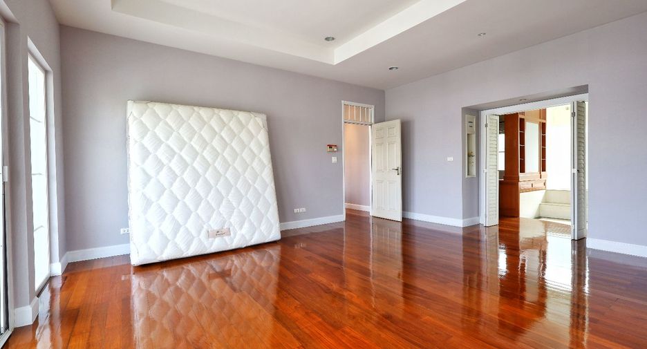 For sale 4 bedrooms house in Phasi Charoen, Bangkok