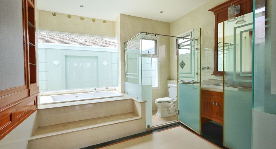 For sale 4 bedrooms house in Phasi Charoen, Bangkok