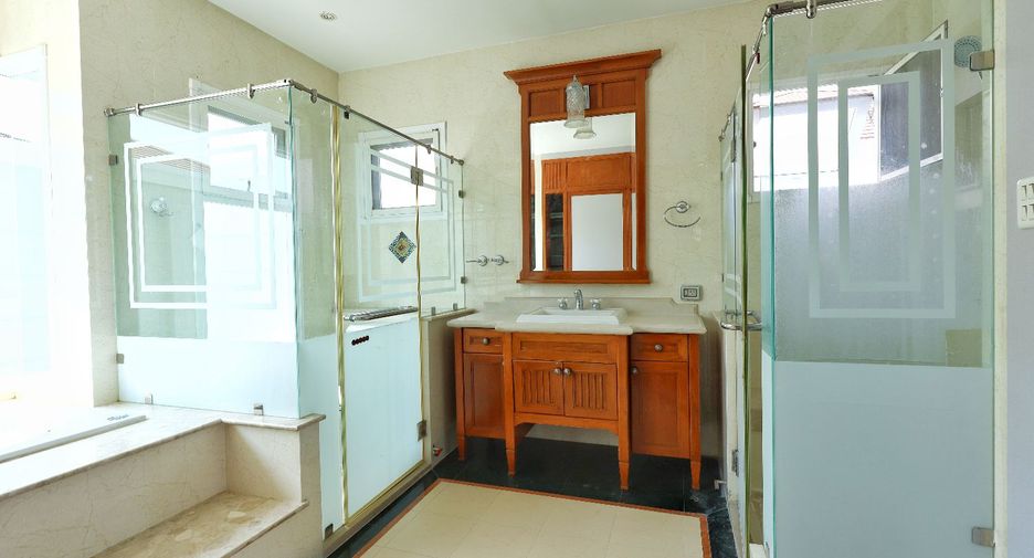 For sale 4 bedrooms house in Phasi Charoen, Bangkok