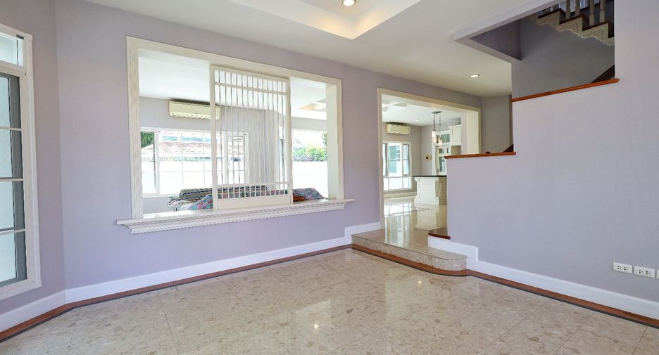 For sale 4 bedrooms house in Phasi Charoen, Bangkok