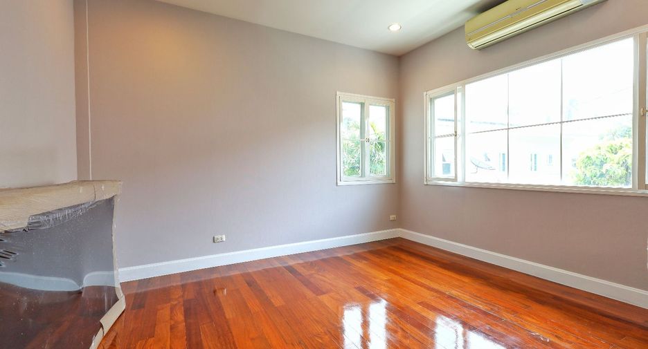 For sale 4 bedrooms house in Phasi Charoen, Bangkok