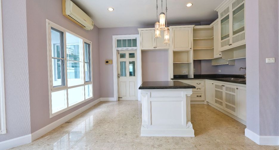 For sale 4 bedrooms house in Phasi Charoen, Bangkok