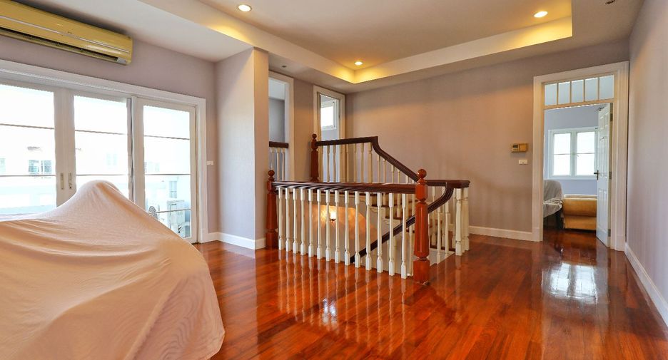 For sale 4 bedrooms house in Phasi Charoen, Bangkok