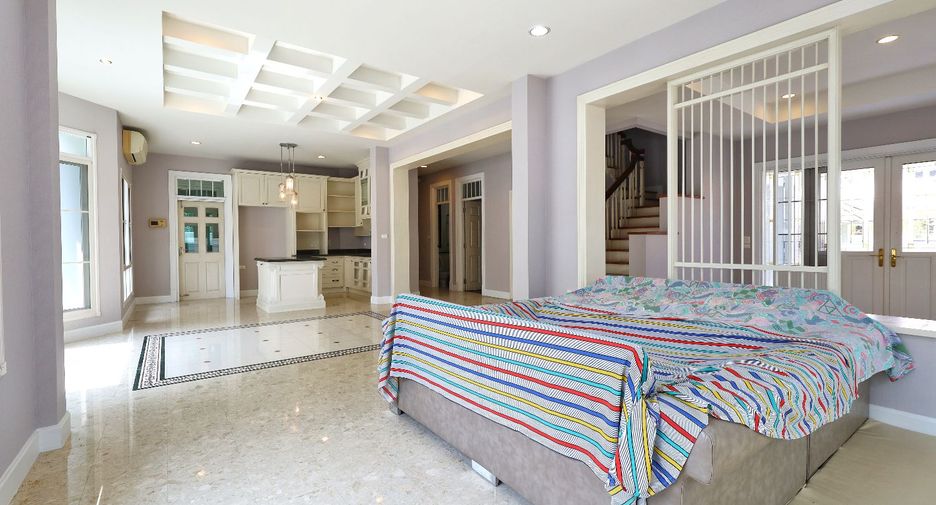 For sale 4 bedrooms house in Phasi Charoen, Bangkok