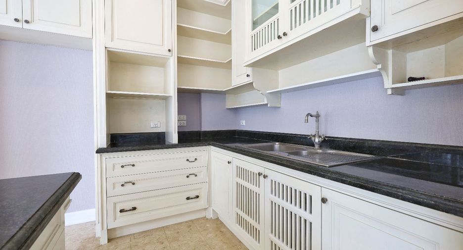For sale 4 bedrooms house in Phasi Charoen, Bangkok