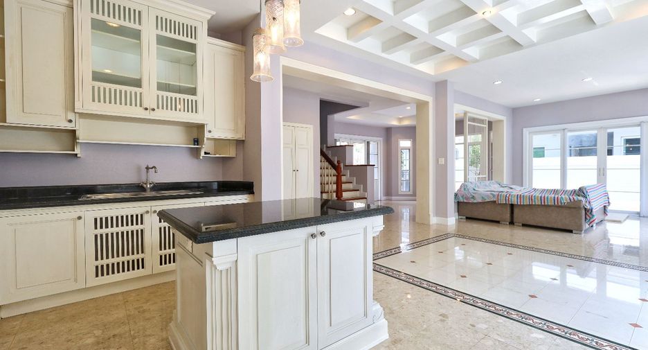 For sale 4 bedrooms house in Phasi Charoen, Bangkok
